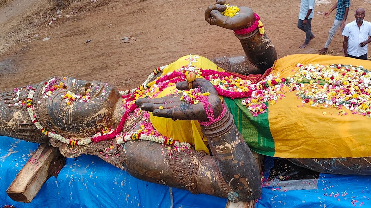 36 அடி உயரம், 65 டன் பஞ்சலோக அம்மன் சிலை. சுயம்பு ஆதிபராசக்தி திருக்கோயில். பனமரத்துப்பட்டி பிரிவு.