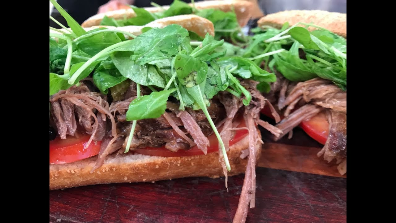 Roast beef braseado en sándwich