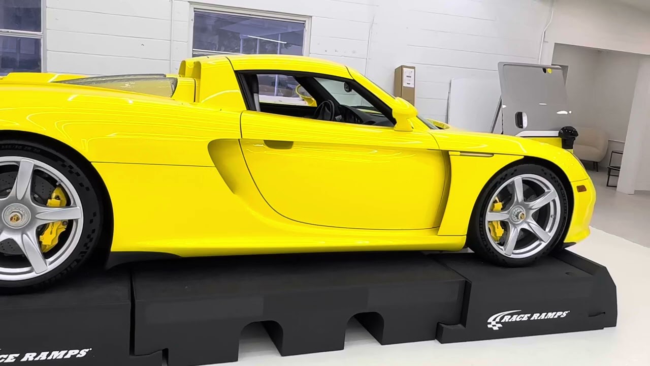 Carrera GT fully wrapped in Yellow vinyl  #porsche #carreragt 