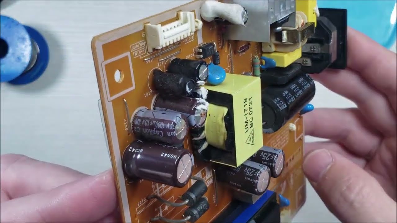 Substituindo capacitores estufados de uma fonte de um monitor Samsung