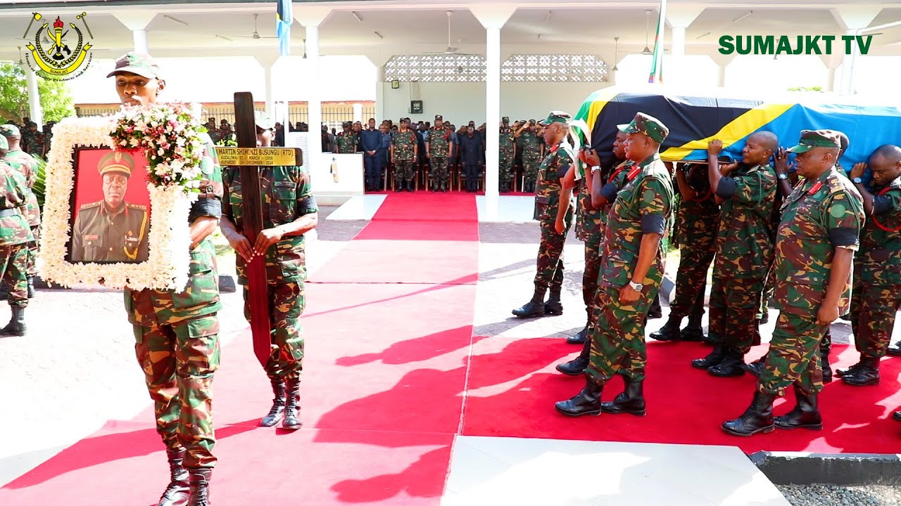 MNADHIMU MKUU AONGOZA MAAFISA NA ASKARI KUAGA MWILI WA MEJA JENERALI BUSUNGU (MSTAAFU)