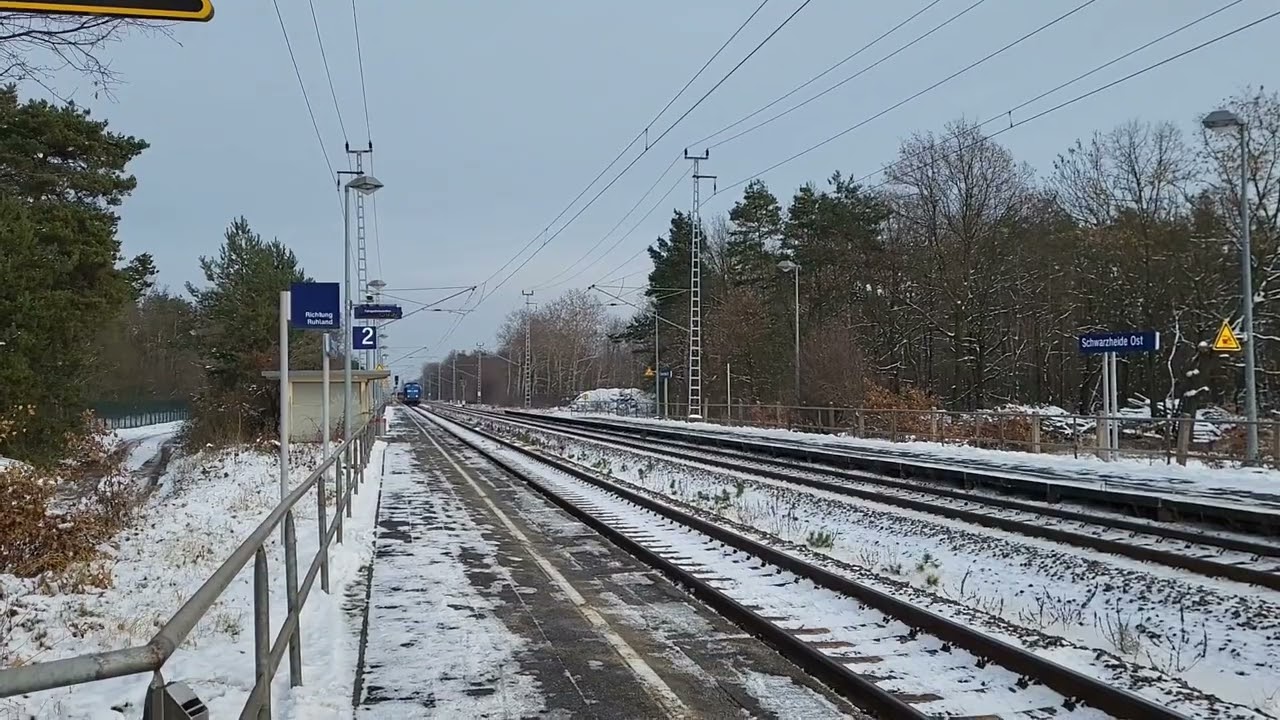 204 011-5 durchfährt mit ihrem Kohlezug Schwarzheide-Ost