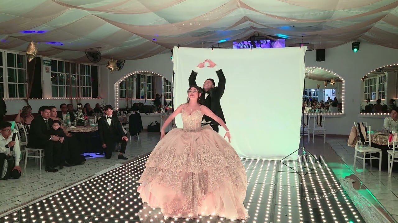 Xv Años Regina, Entrada la la land 