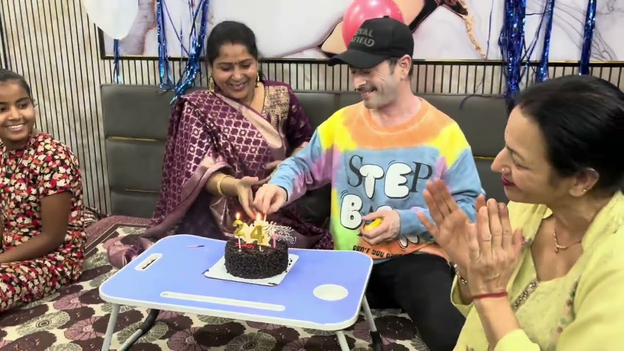 celebration 🎉 24anniversary ￼ family Ke Saath🙏🏻🎂