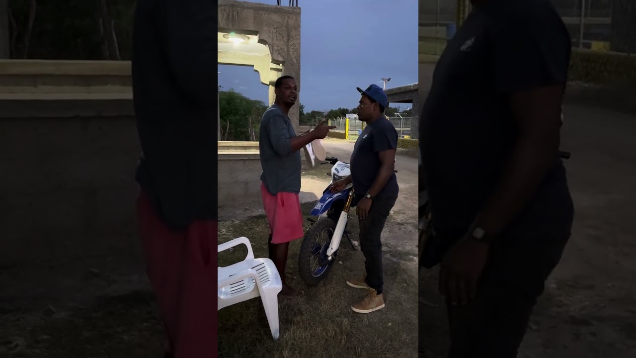Ñaño le quita los tenis al pa