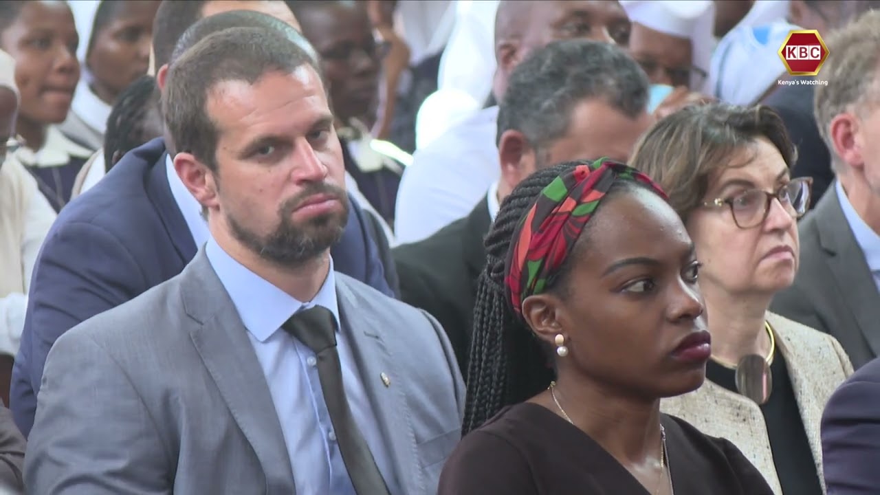 Former President Uhuru Kenyatta, other mourners pay tribute to Pope Francis