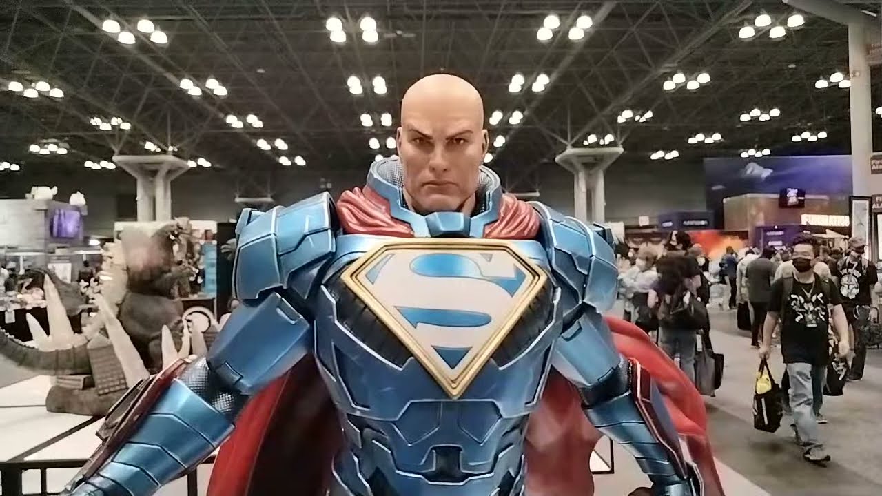 XM Studio Lex Luthor statue at NYCC 2021