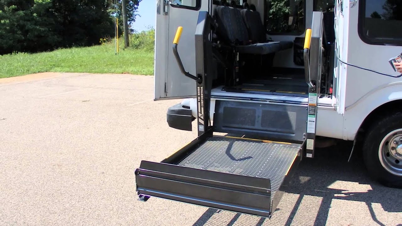 2003 Ford E450 bus wheelchair lift