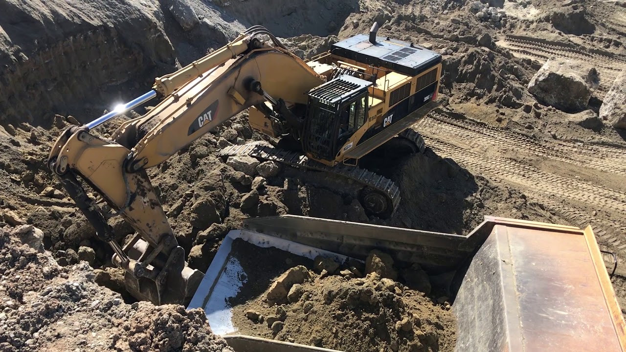 Caterpillar 385C Excavator Loading Caterpillar Dumpers