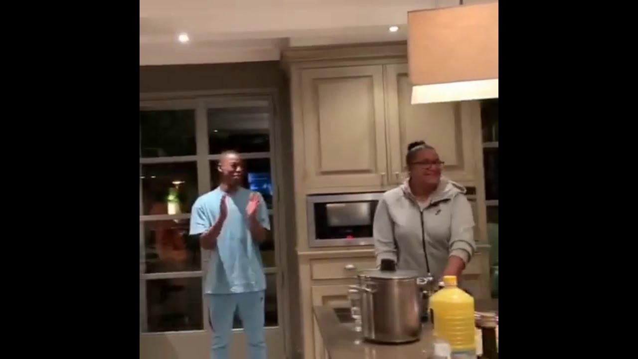 Kylian mbapp&eacute; et sa famille