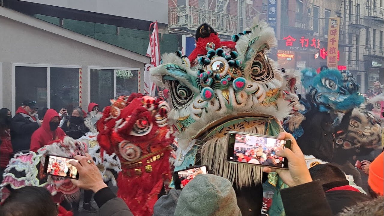 哇！ 十獅齊驅! 最精彩;不容錯過的醒獅表演. Ten lions driving together! The most exciting; lion dance performance!