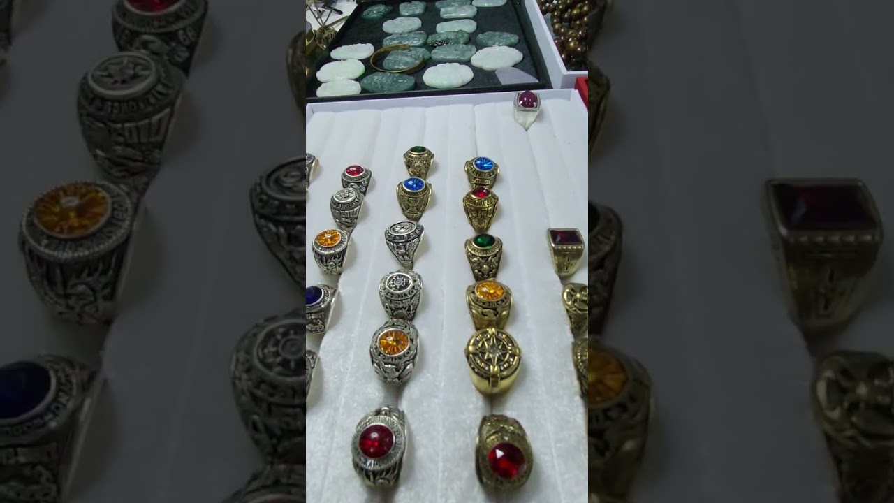 Giao lưu ít mặt hàng thời trang, đồ cũ, đồ xưa..mọi người ủng hộ Hải nha:lh:0886673303.