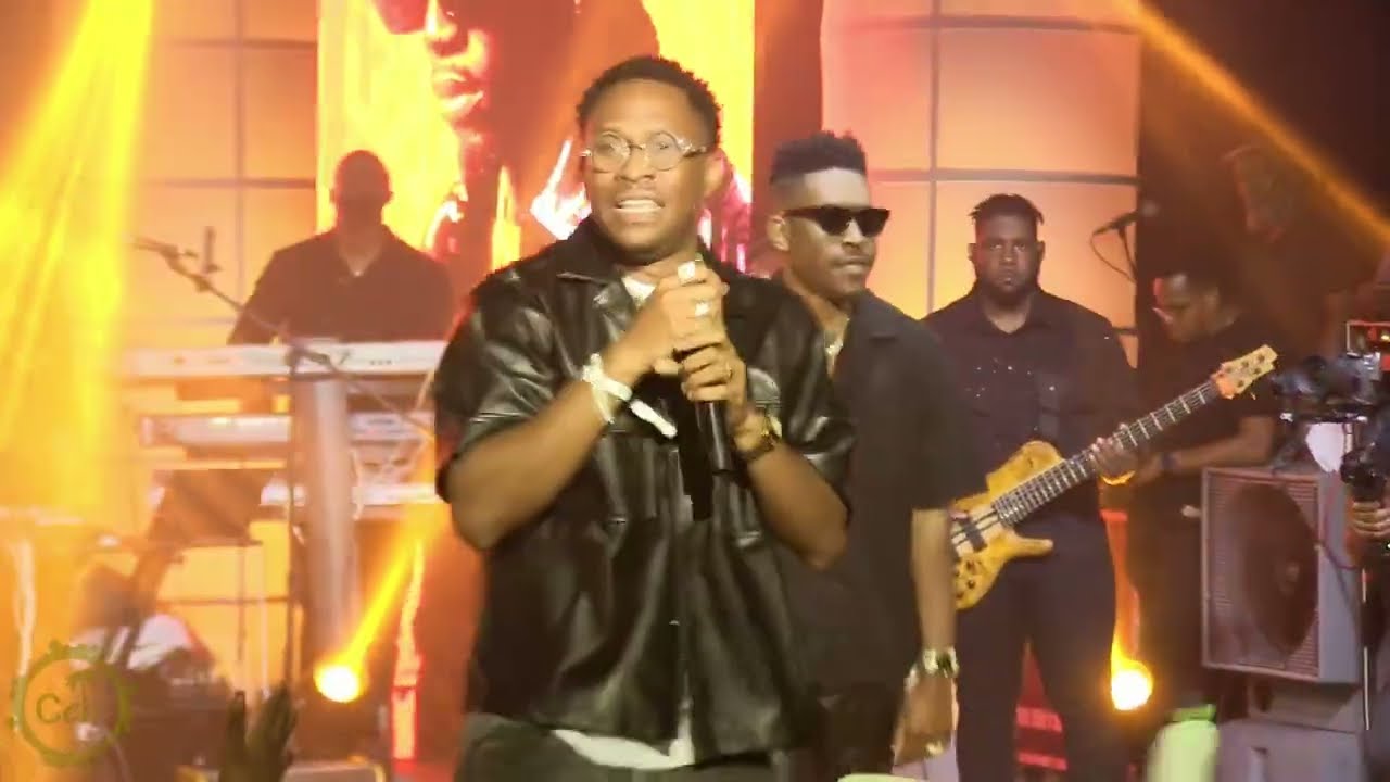 Full Blown performs at Mas The Experience