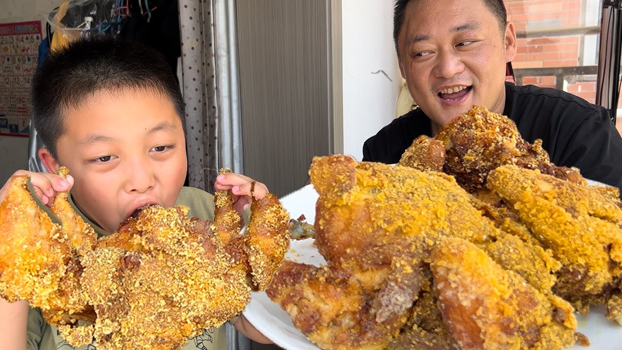50买两只大肥鸡，胖龙给儿子“炸全鸡”肥嫩多汁，骨头都不放过【胖龙的小生活】