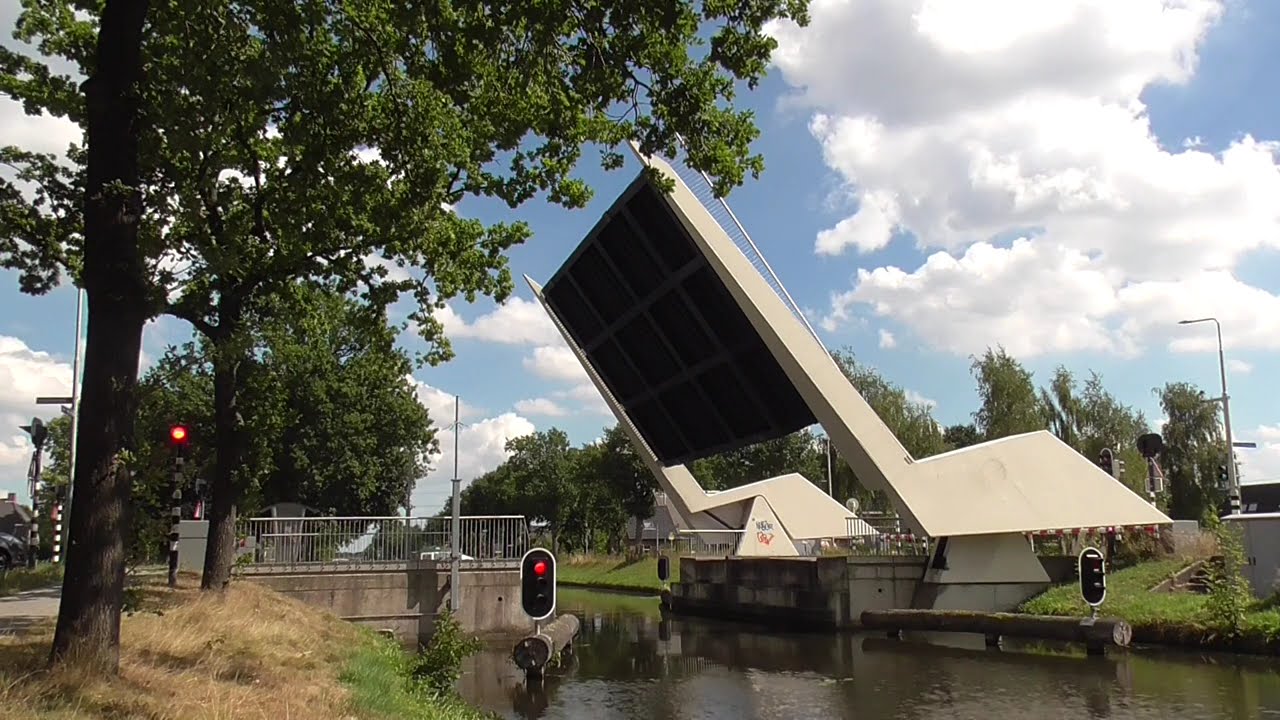 Brugopening Kloosterbrug Assen Ophaalbrug Drawbridge/ Pont Levis/ Klappbrücke