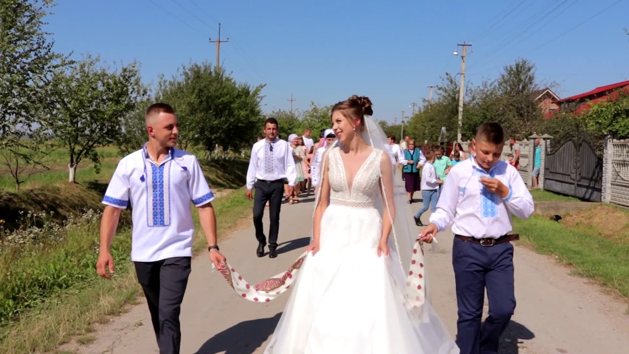 🥁🎸🥁Надобридень молодій грають музиканти. Перетанцьовування. Надівання фати. Благословення молодої.