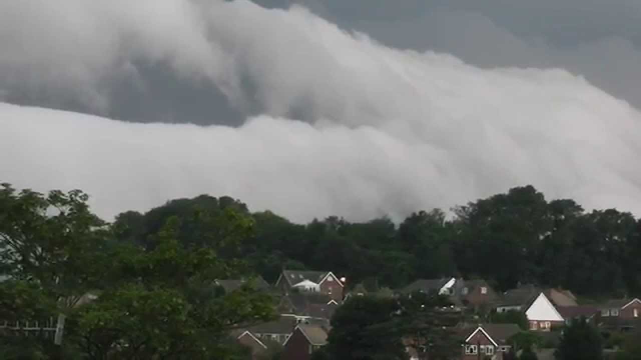 Dramatic Storm Front hits Hythe Kent England. Derecho Storm in the UK. Thunderstorm follows.