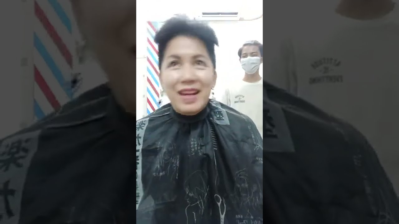 Transformasi Berani: Wanita Mencukur Rambut Gundul di Barbershop