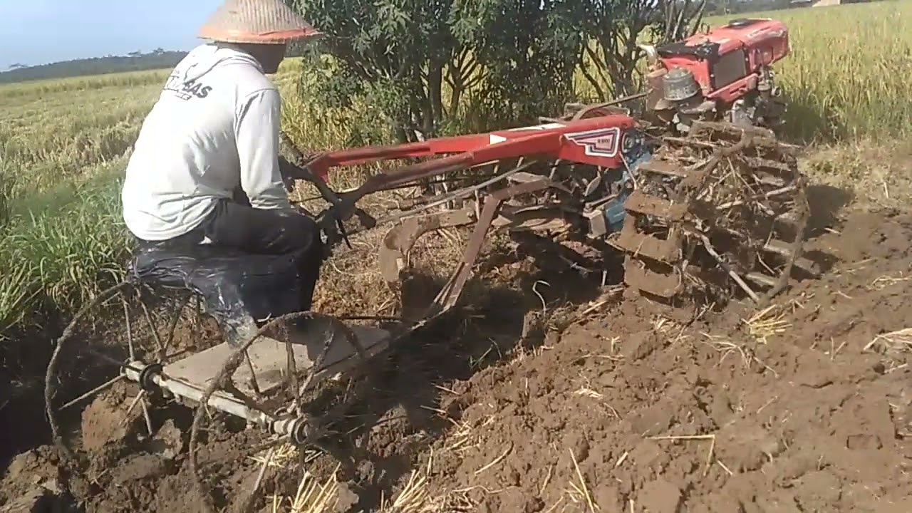 MemBAJAK SAWAH MUDAH, HEMAT TENAGA!! Ini TRIK NYA