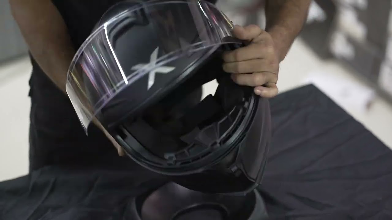 X Helmet - R1SV Visor Attachment & Removal