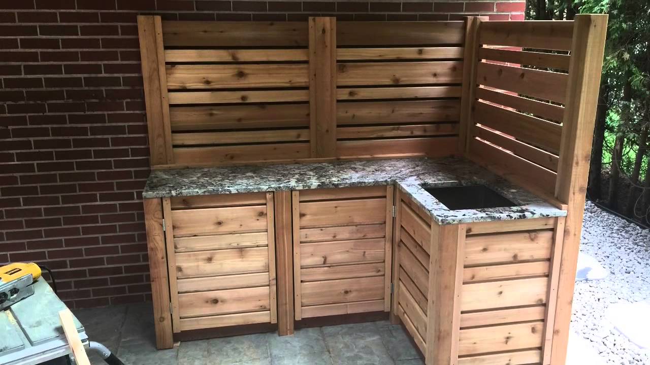 Cuisine ext&eacute;rieur avec lavabo