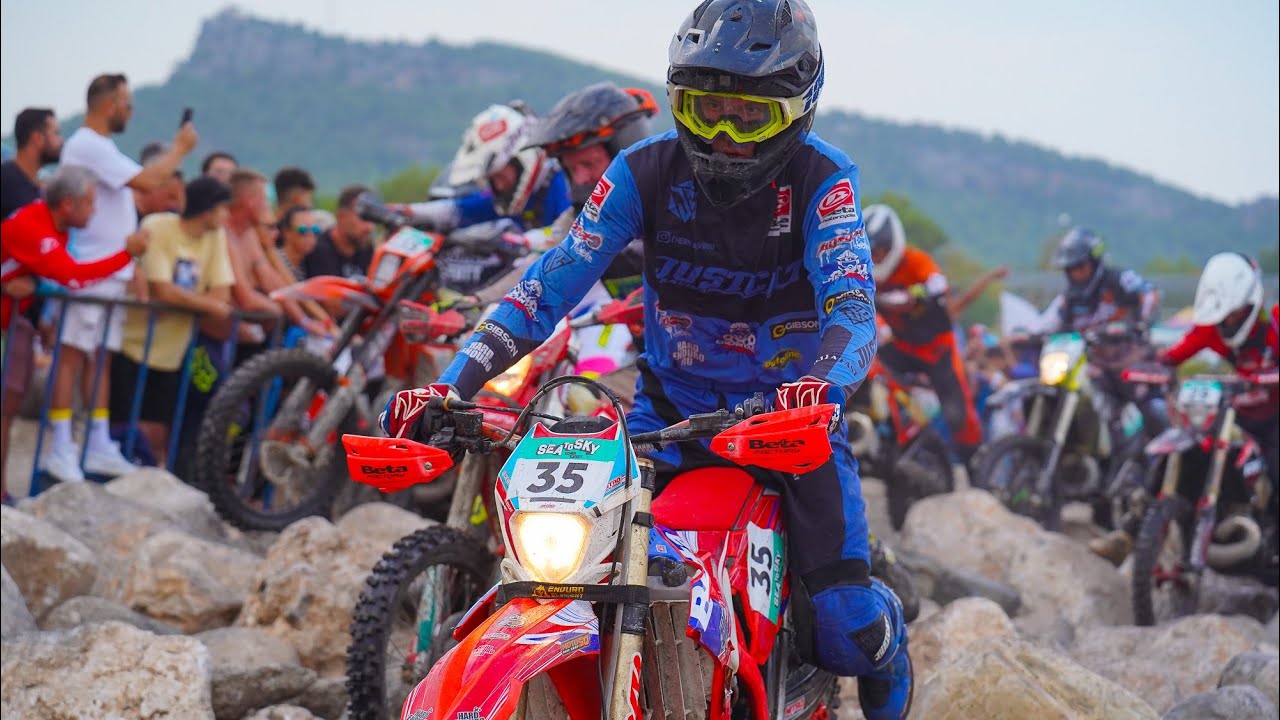 Sea To Sky 2022. Beach race. Почти весь круг продержался первым! Слетела цепь на камнях.