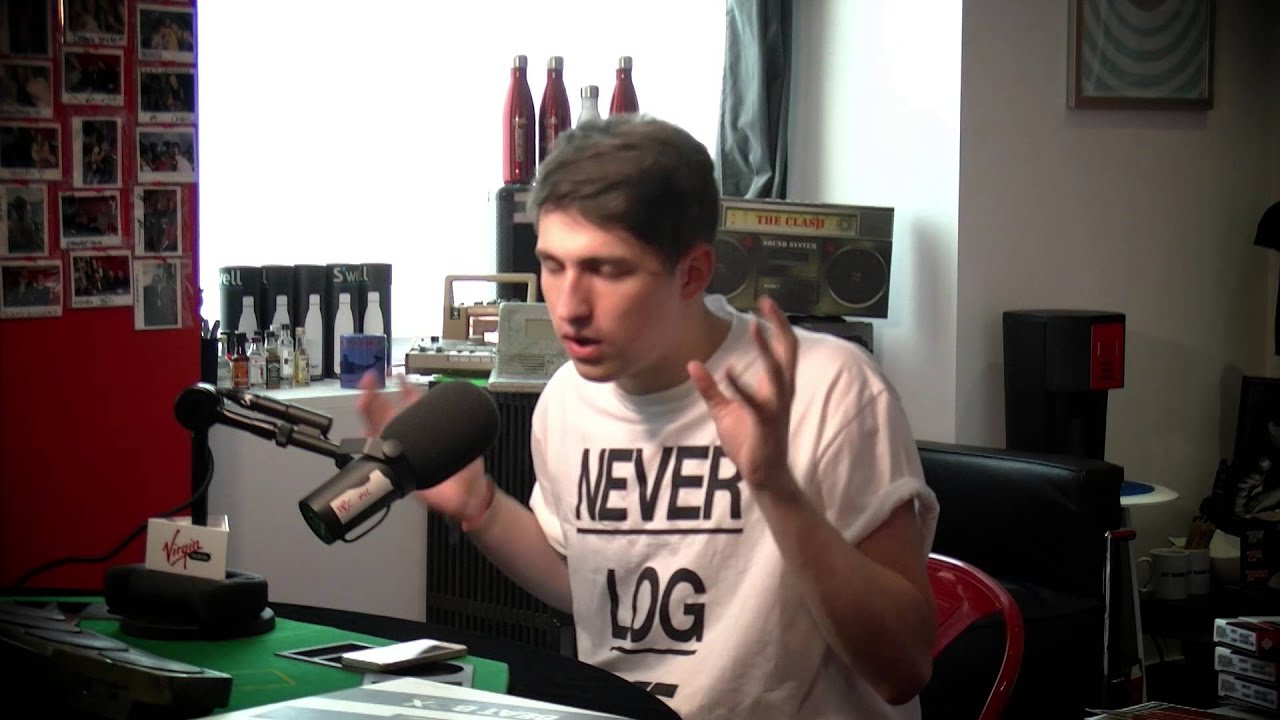 Talking Emoticons With Porter Robinson ಠ_ಠ
