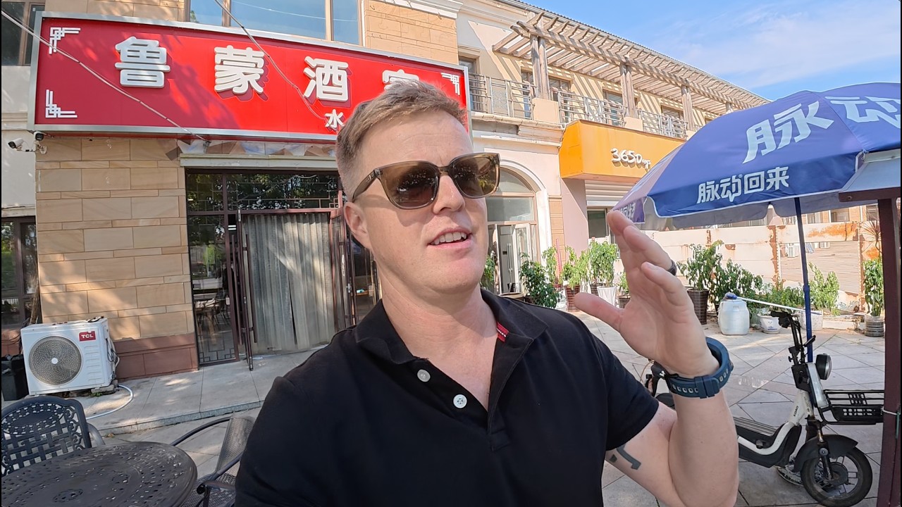 Can I Make a Friend in China? 🇨🇳 | At a Local Restaurant