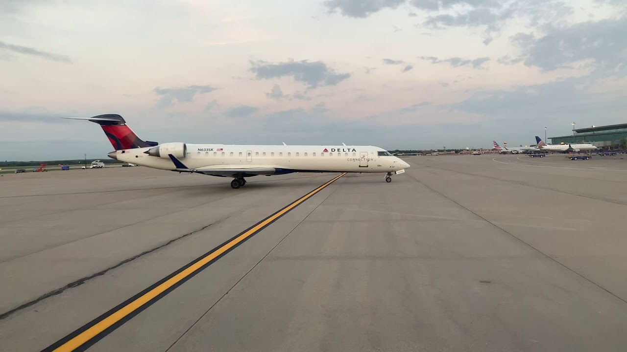 Delta CRJ-700 Takeoff from OKC
