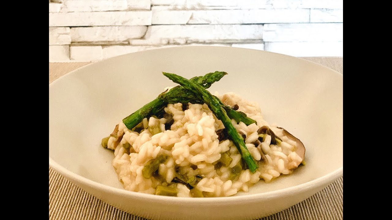 Risotto de setas y espárragos verdes con queso de oveja
