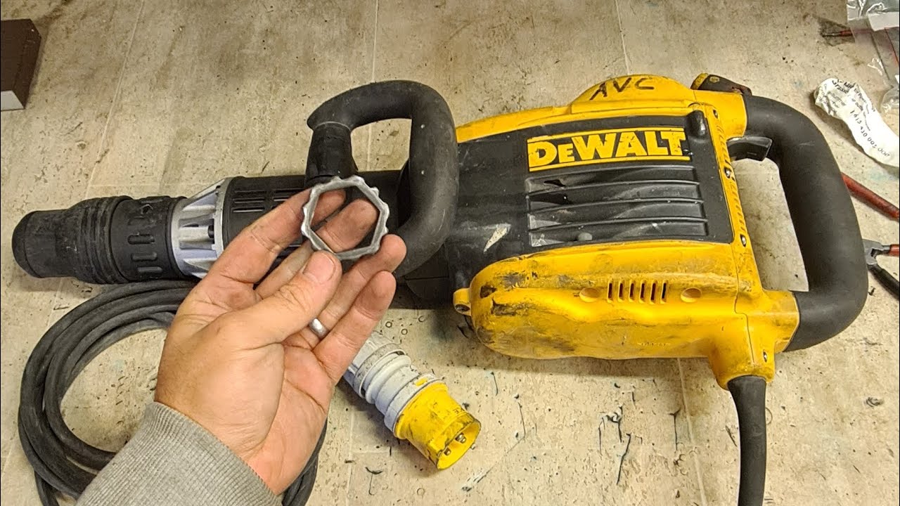 Как отремонтировать отбойный молоток Dewalt D25899, который не поддается зубилу.