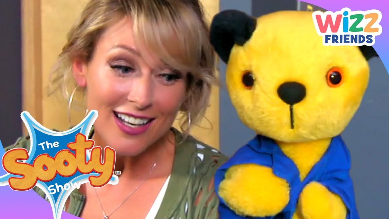The Sooty Show | Sweep Gets Singing Lessons From Steps! | Magical Adventures | Wizz Friends