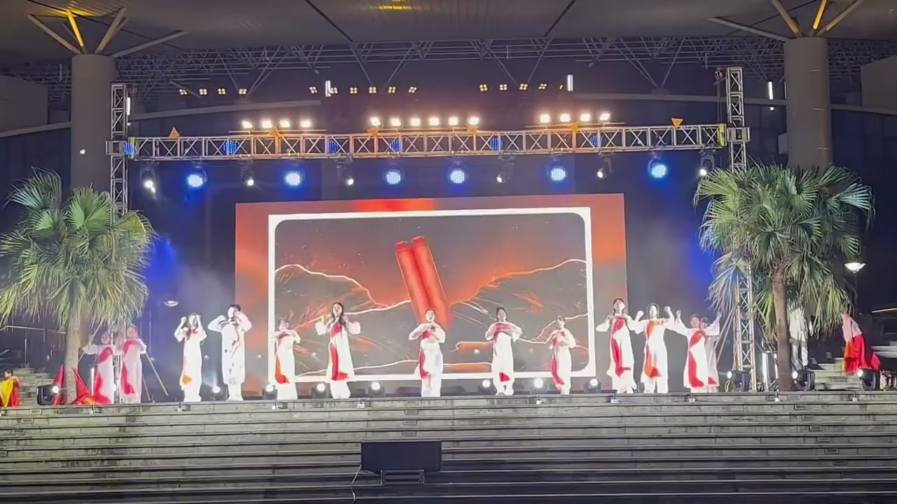 Liên khúc Thịnh vượng Việt Nam sáng ngời - CLB Star dance center - Tết nguyên đán 2026 - xã Đông Anh