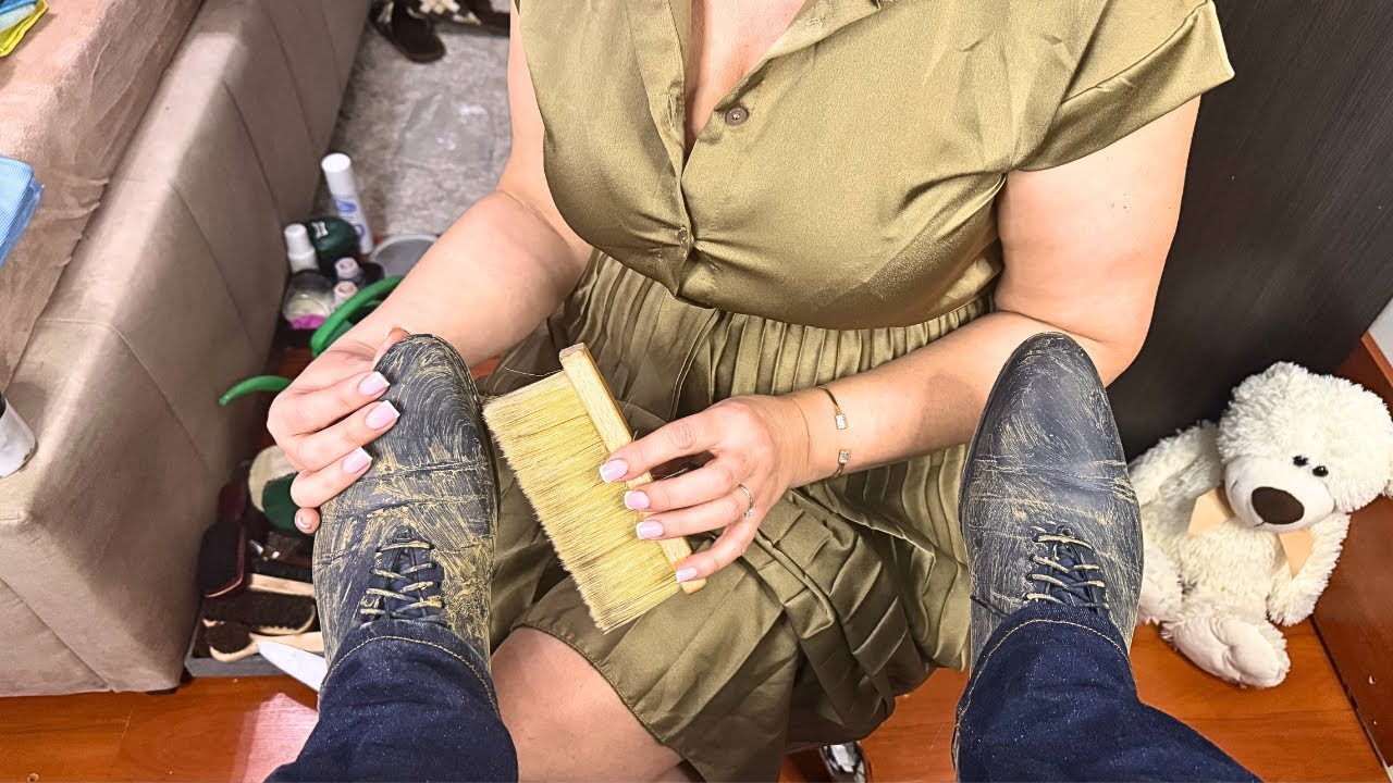Deep Sleep Shoe Shine ASMR &ndash; Pure Brush & Tapping Triggers