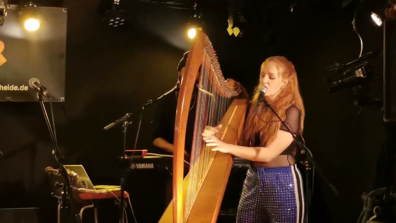 Lisa Canny (Ireland) live 3.11.2022 in the MUSIC STAR (Norderstedt, Germany)