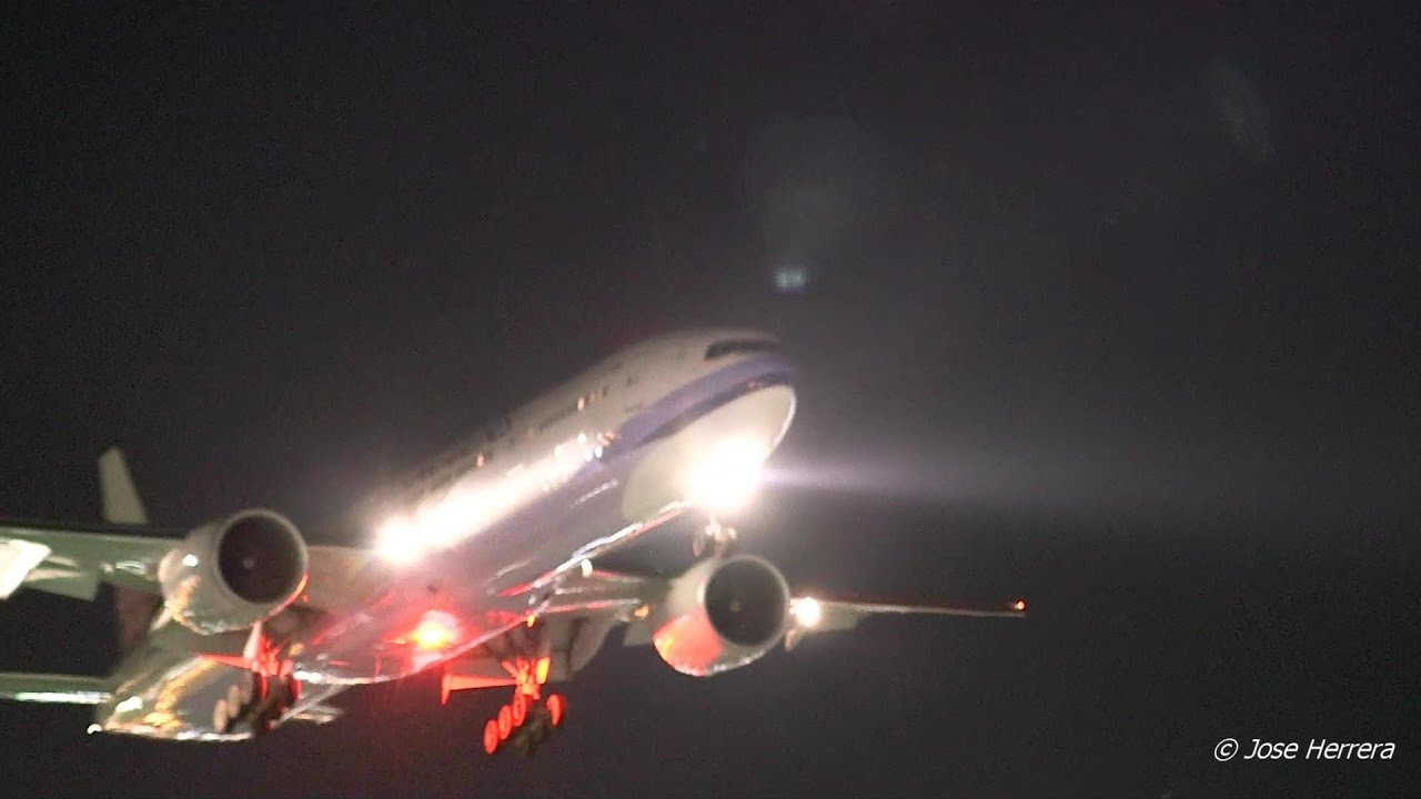 Plane Spotting at LAX Night Edition In & Out