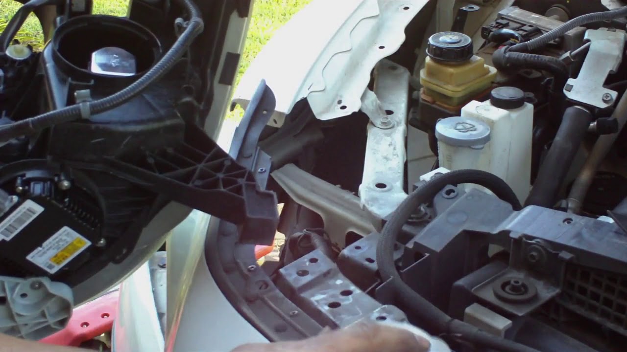 2013 Infiniti JX35 headlight issue .