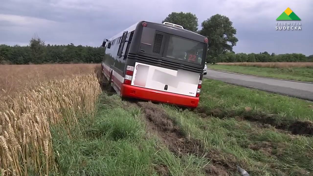 WYPADEK AUTOBUSU LINII 22