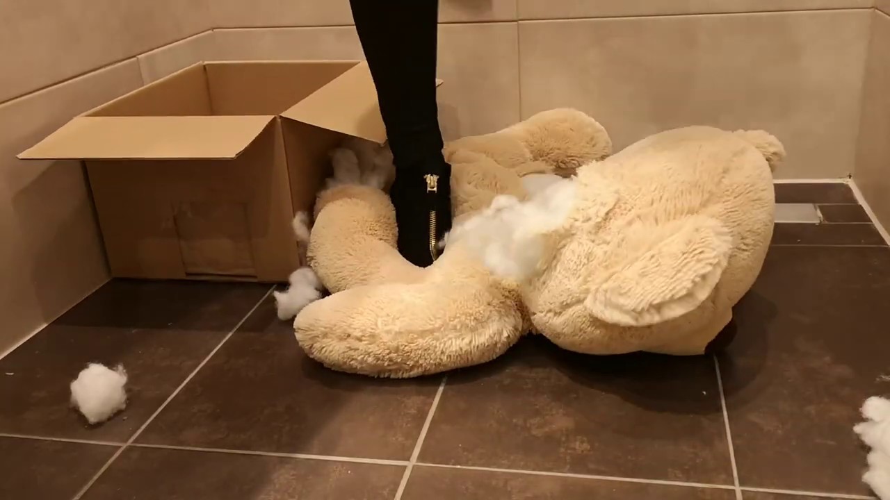 High heel fantasy; make sure Teddy is ready for shipping