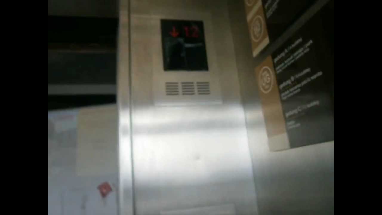 Pasaraya Grande, Jakarta: Mitsubishi Traction Scenic Elevators