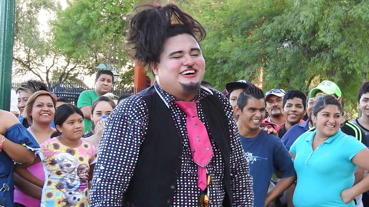 payasos de la Macroplaza le cantan triste payaso 13/ago/2017