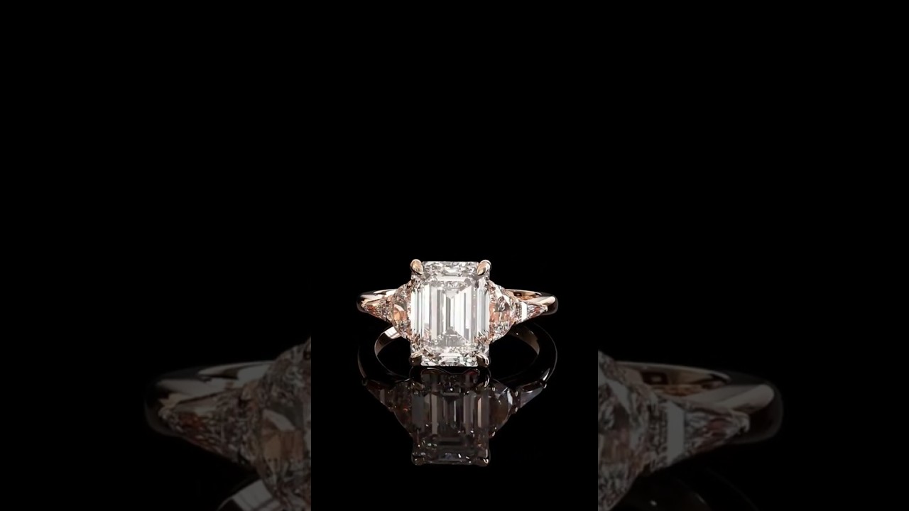 a high-clarity, step-cut emerald-cut diamond💎flanked by elegant half-moon🌙 cut diamond side stones!
