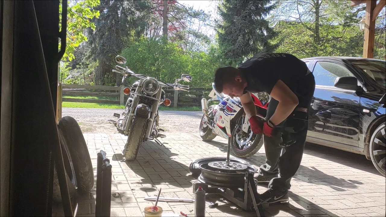 Motorradreifen selber wechseln