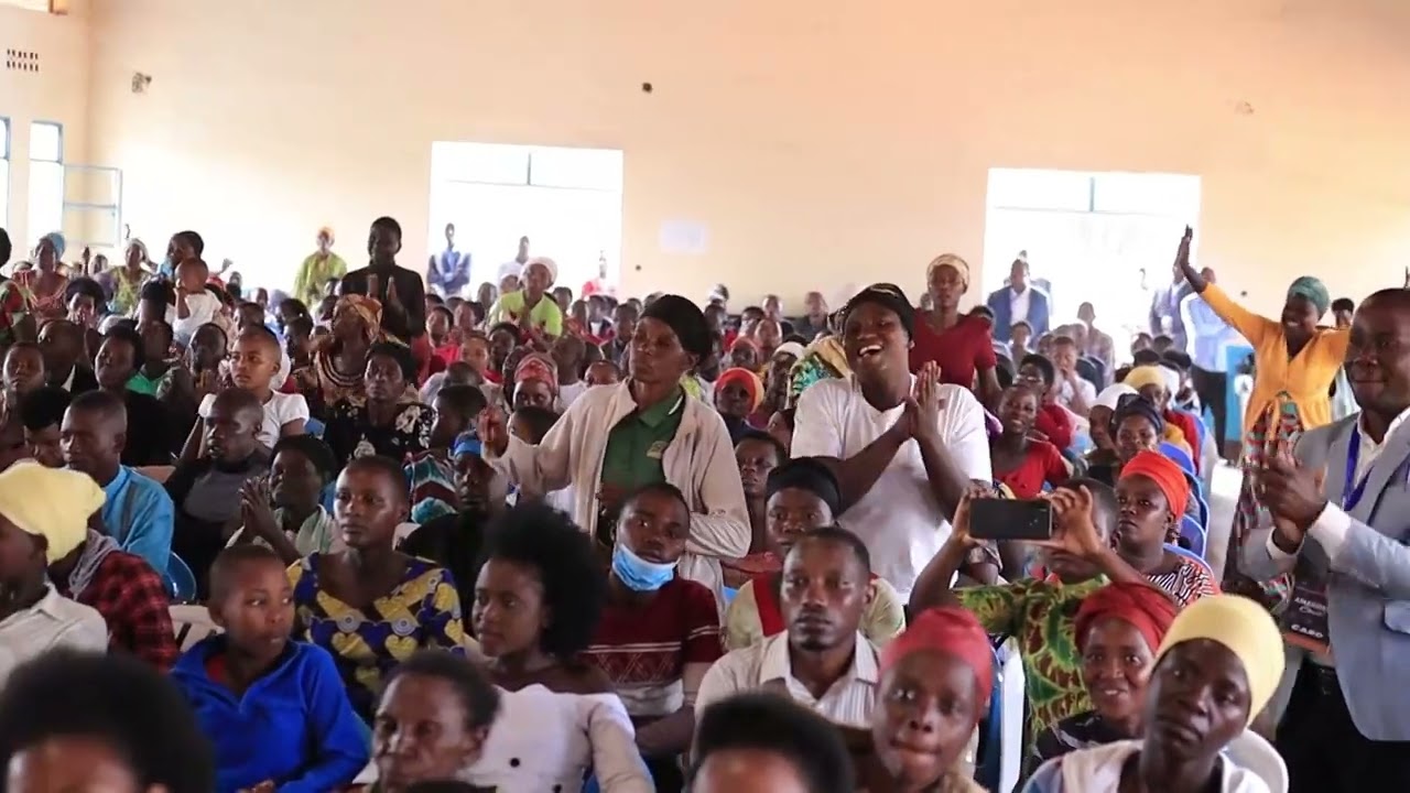 Amahoro week: Dore ngo abaririmbyi baraseruka mu ndirimbo 