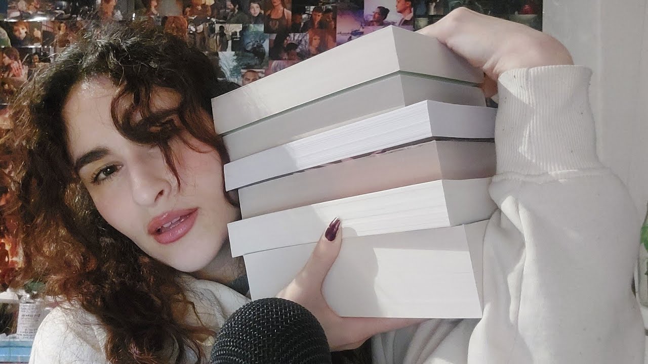 ASMR book haul📚 (clicky close whispering & book triggers)