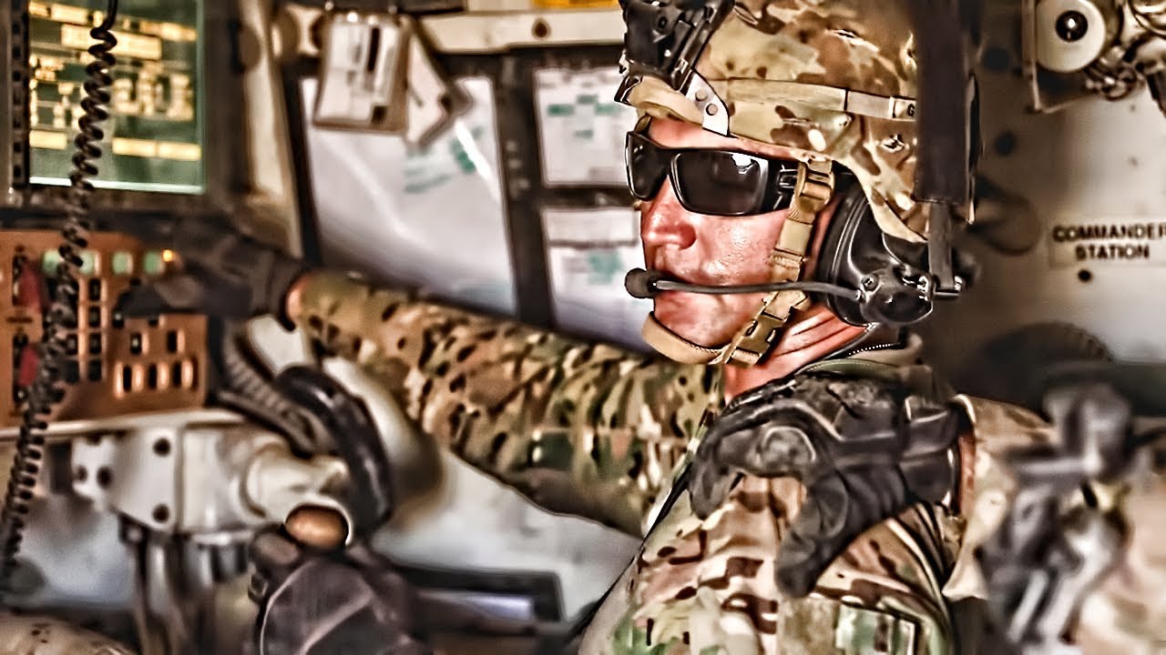 Inside U.S. Army Artillery M109A6 Paladin &bull; Day And Night