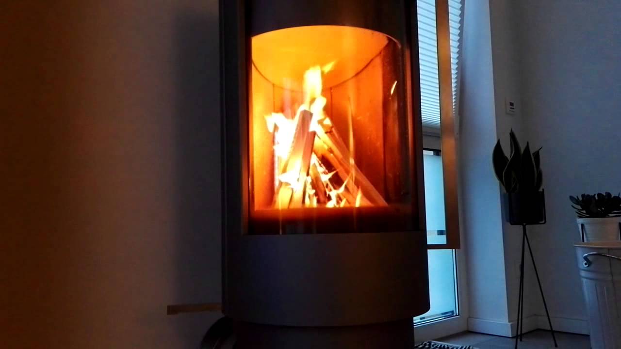 Anfeuern eines Kaminofen HASE DELHI 114 vom Feuerh