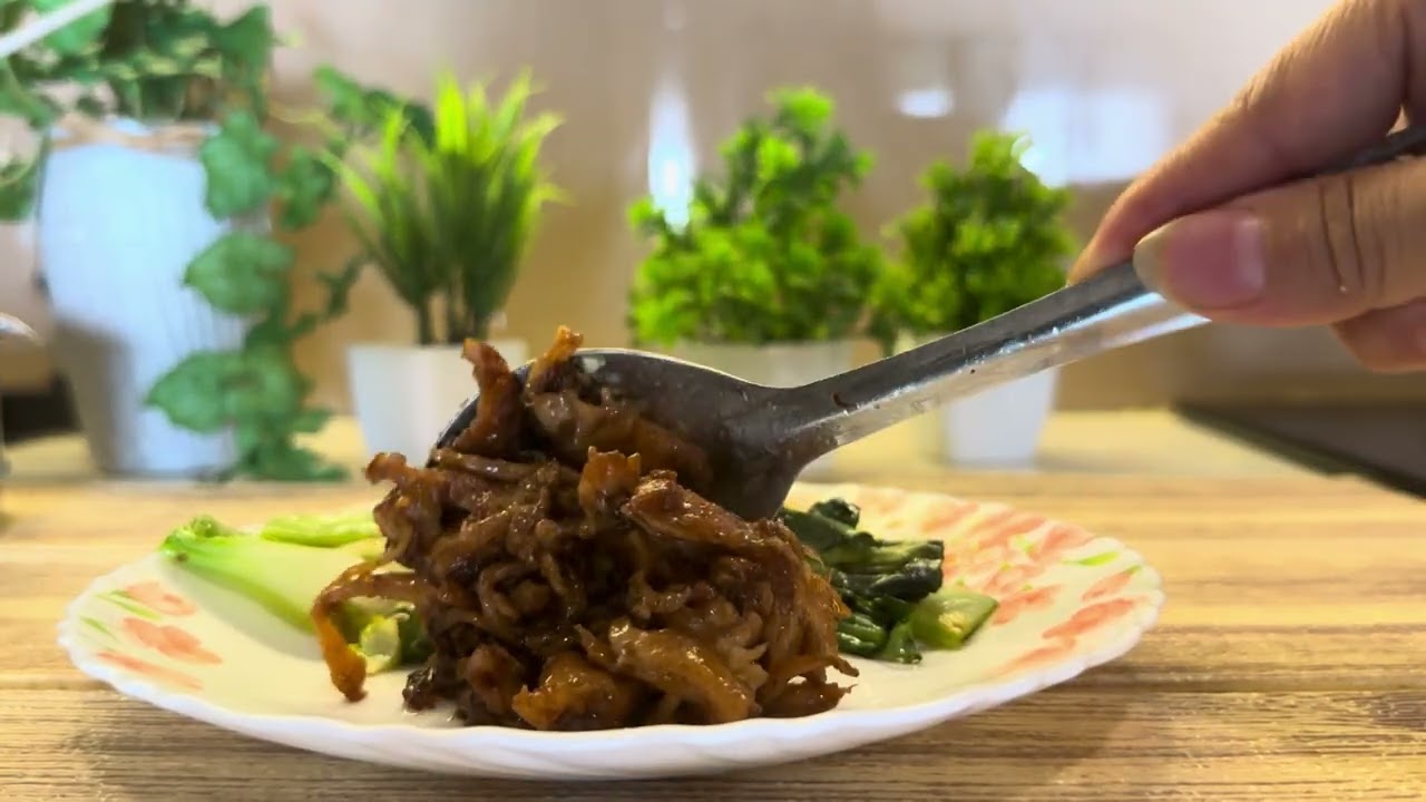 Kmno ban Shet “Bok choy and chicken chow Mein ha ing…#chinesefood #homecooked #chowmein #food 
