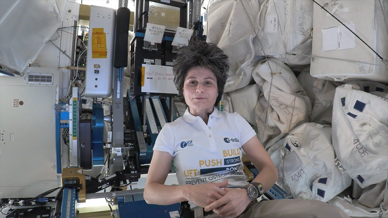 Weightlifting in weightlessness with ESA Astronaut Samantha Cristoforetti