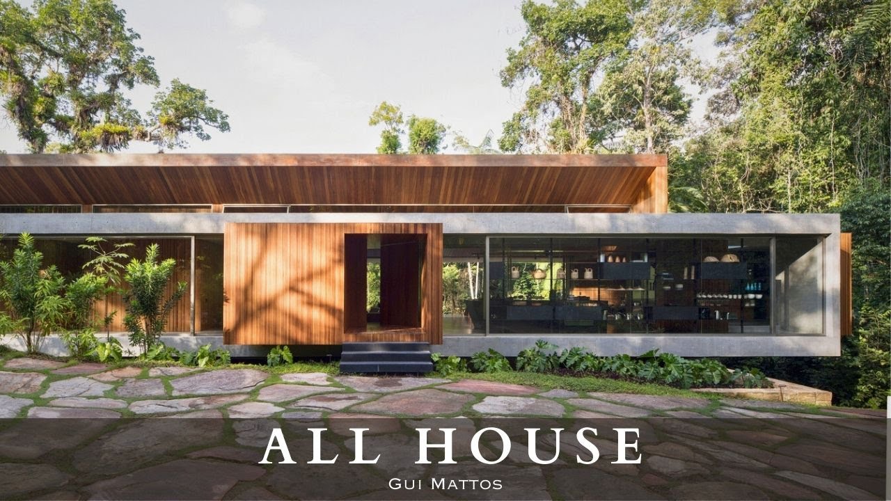 Contemporary house design with wooden elements that blend with the surrounding environment